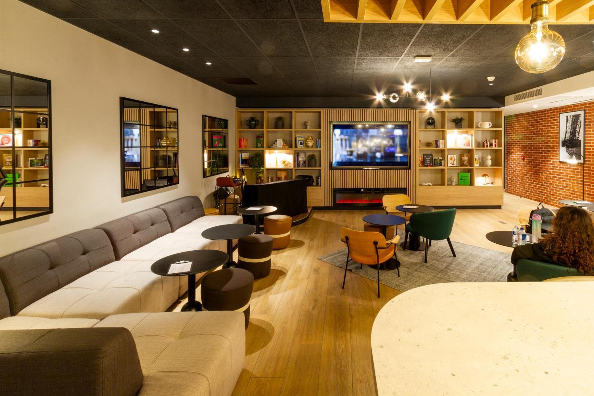 Campanile 19 - La Hotel 3*