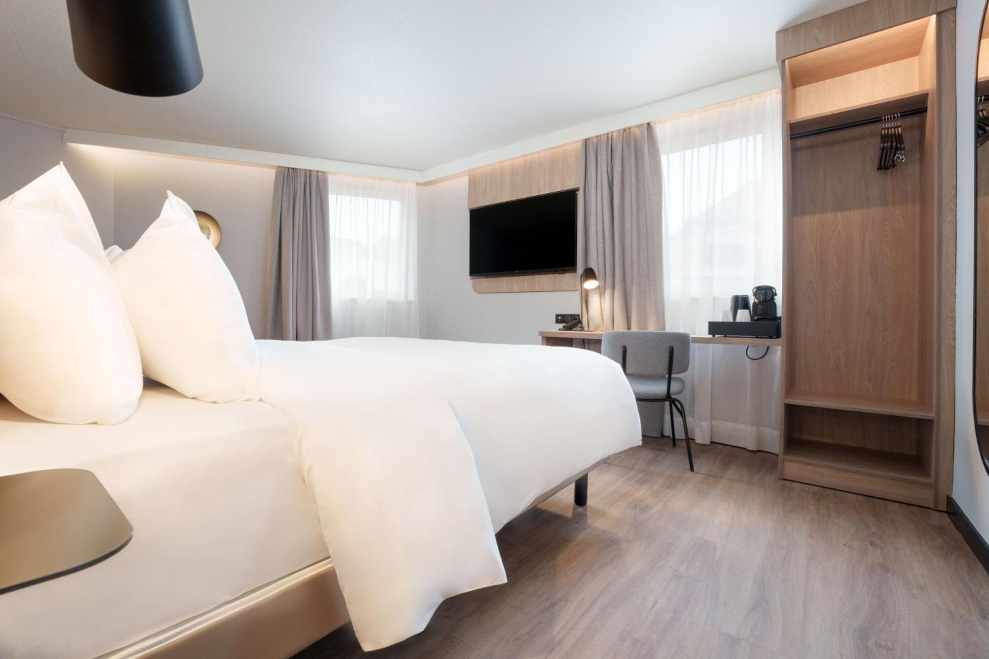 Campanile Prime 19 - La 3* Paris